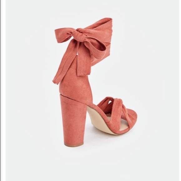 Laced up high heels - Picture 3 of 6